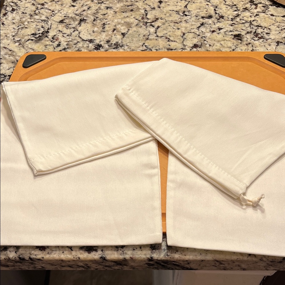 Salvatore Ferragamo Cream Dust Bag with Black Logo - Picture 4 of 6